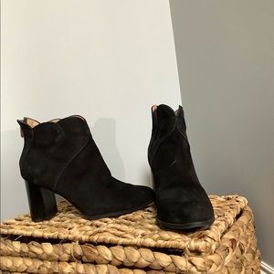 Adrienne Vittadini heel boots